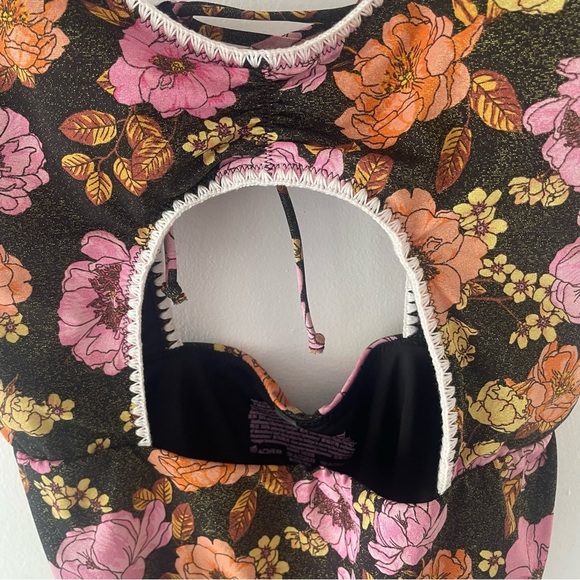 New! Victoria’s Secret Floral Cutout Ruffled One Piece Swimsuit 37164 - Picture 6 of 9